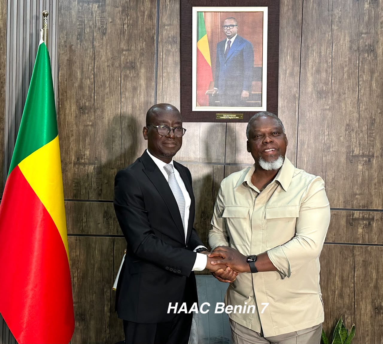 Audience à la HAAC: coopération, orientations et conseils au cœur des échanges entre le Président Edouard LOKO et SEM Jean-Michel ABIMBOLA, nouvel Ambassadeur du Bénin près la France