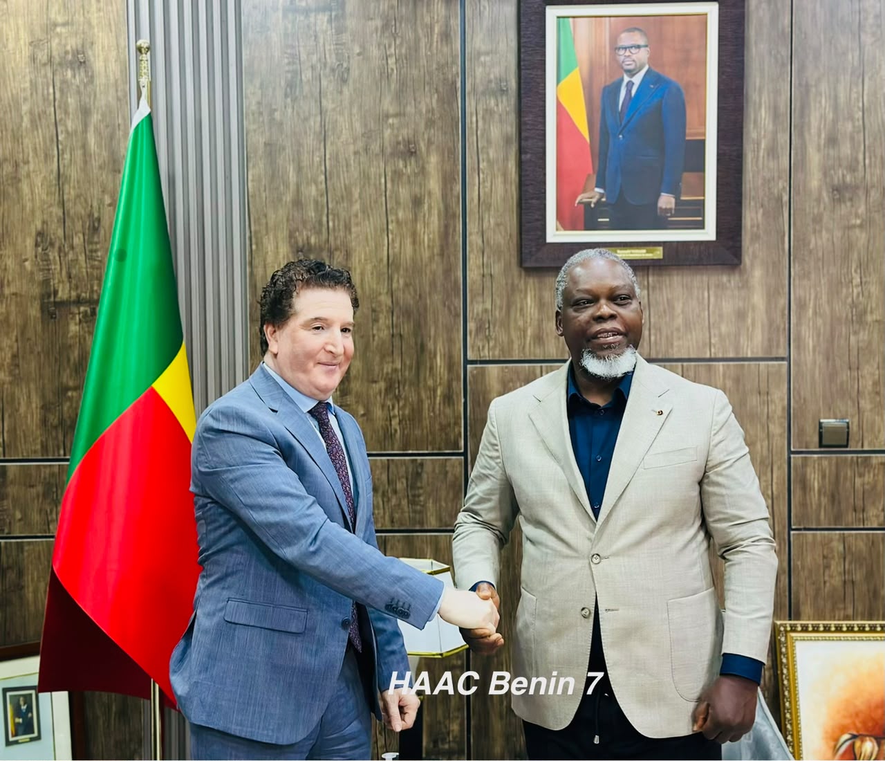 Audience à la HAAC: le Président Édouard LOKO échange avec SEM Ammar HADJAR, Ambassadeur d'Algérie près le Bénin